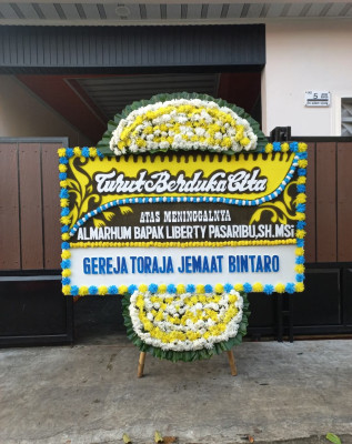 Papan Bunga Duka di Kei Besar Utara Barat